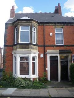 5 bedroom maisonette to rent, Myrtle Grove, Newcastle Upon Tyne