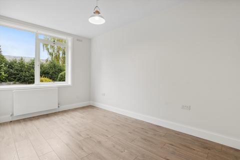 3 bedroom detached house to rent, Pembroke Gardens, London, W8