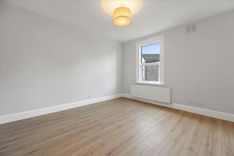 2 bedroom flat for sale, Castle Hill Parade, Ealing, London, W13