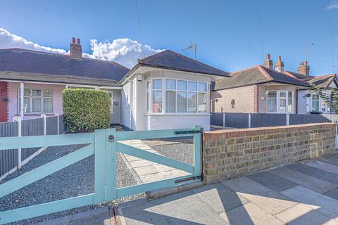 3 bedroom semi-detached bungalow for sale, Weybourne Gardens, Southend-on-sea, SS2