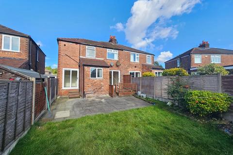 4 bedroom semi-detached house to rent, Lindsell Road, Altrincham