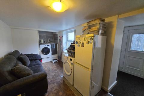 4 bedroom terraced house for sale, Dark Lane, Batley