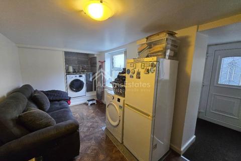 4 bedroom terraced house for sale, Dark Lane, Batley