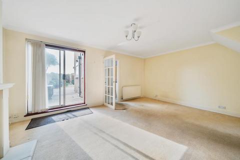 1 bedroom maisonette for sale, Staines-upon-Thames,  Surrey,  TW18