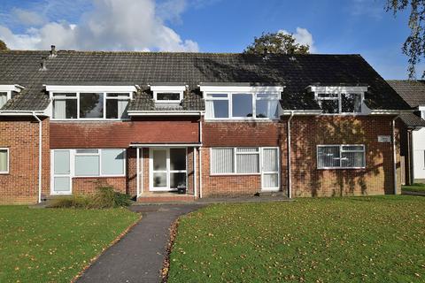 2 bedroom flat to rent, Keswick Road, New Milton, Hampshire. BH25 5JQ