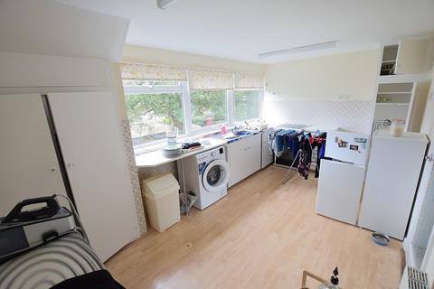 2 bedroom flat to rent, Keswick Road, New Milton, Hampshire. BH25 5JQ