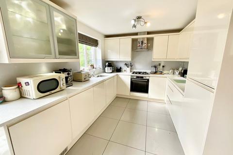 3 bedroom property for sale, Camellia Close, Stoke-On-Trent, ST4