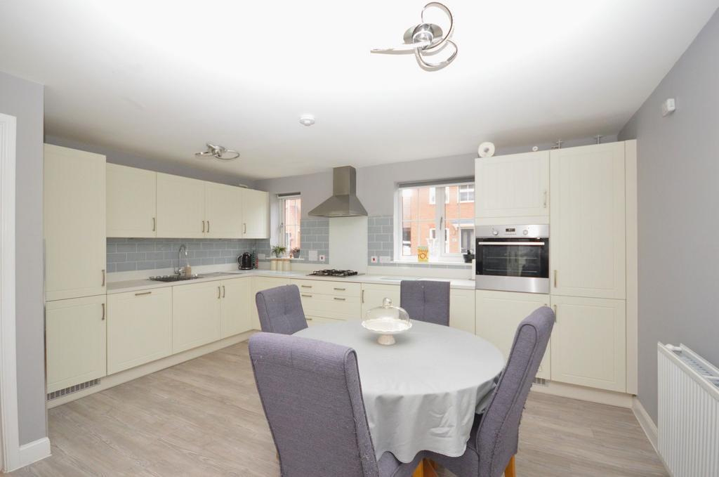 Kitchen/dining area