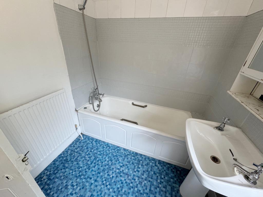 Bathroom Flat 2