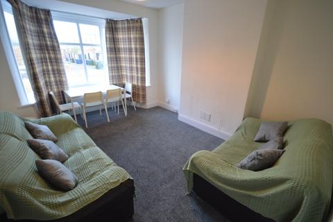 2 bedroom flat to rent, Whitefield Terrace, Newcastle upon Tyne NE6