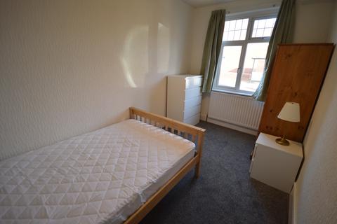 2 bedroom flat to rent, Whitefield Terrace, Newcastle upon Tyne NE6