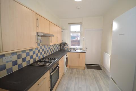 2 bedroom flat to rent, Whitefield Terrace, Newcastle upon Tyne NE6