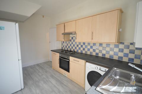 2 bedroom flat to rent, Whitefield Terrace, Newcastle upon Tyne NE6