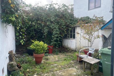 27 Causewayhead, Penzance, TR18 2SP