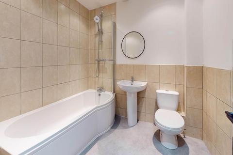 3 bedroom flat to rent, Wilmslow Road, Withington