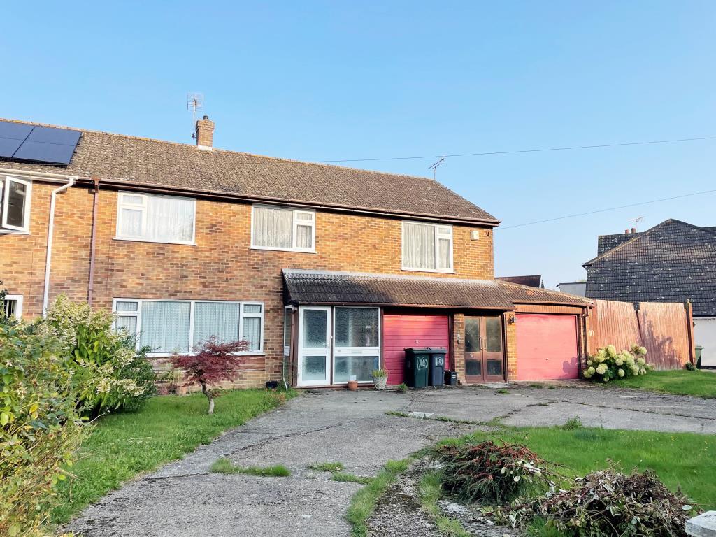 Semi detached house with garage and driveway