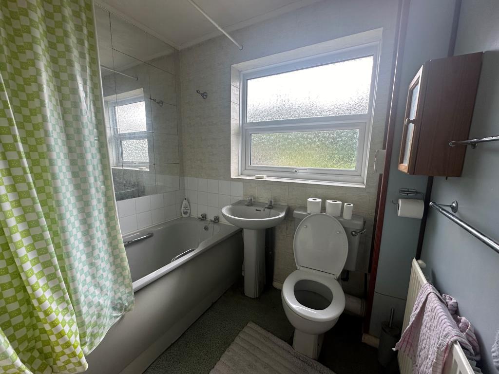 Bathroom with W.C.