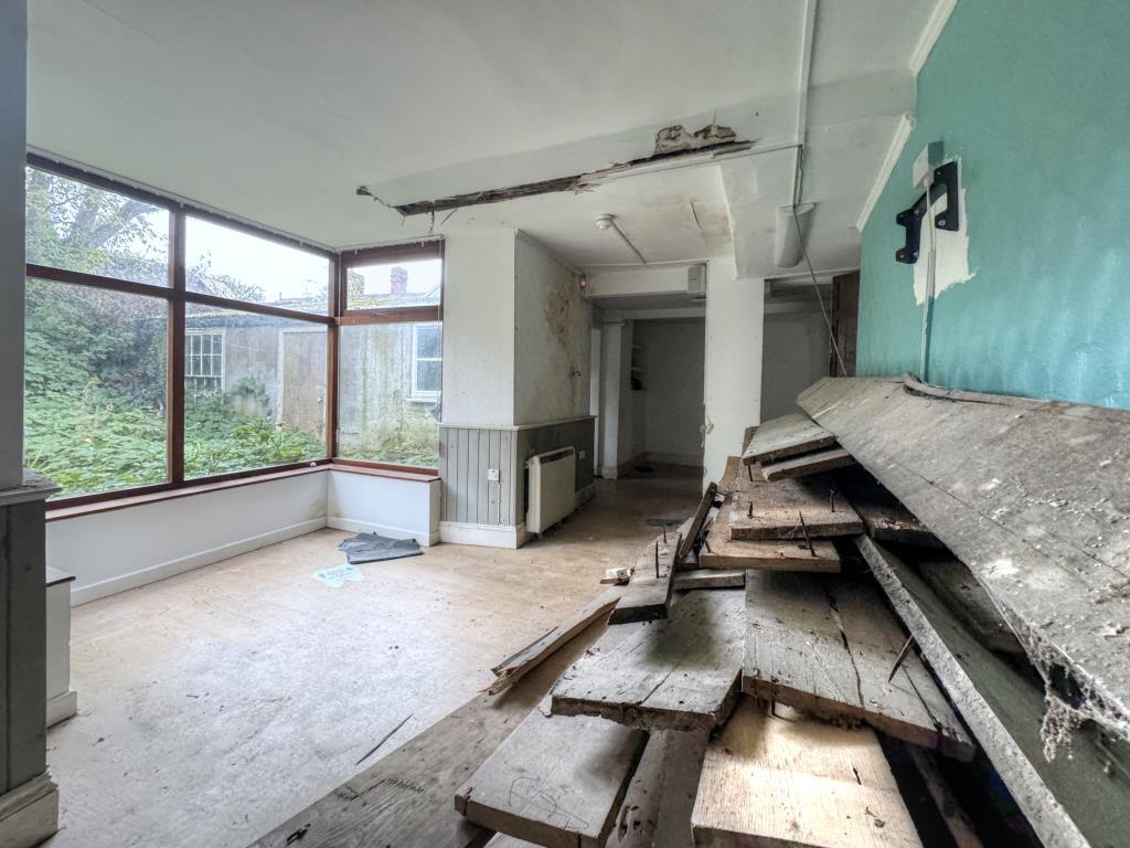 Large Room to the Rear
