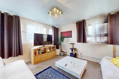 2 bedroom flat for sale, Lexden Road, London, W3 9NF