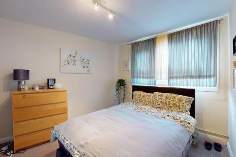 2 bedroom flat for sale, Lexden Road, London, W3 9NF