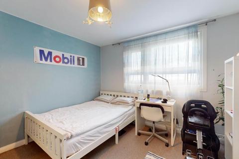 2 bedroom flat for sale, Lexden Road, London, W3 9NF