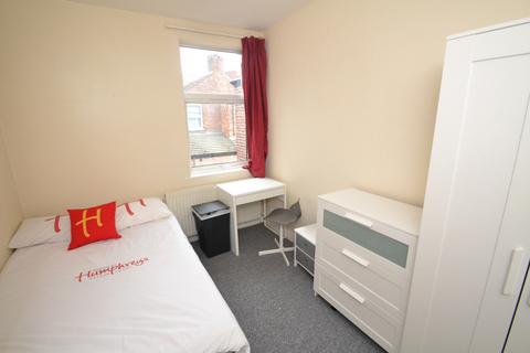 5 bedroom terraced house to rent, Brailsford Road, Manchester M14