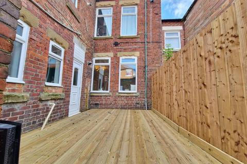 2 bedroom flat for sale, Brighton Road, Gateshead NE8