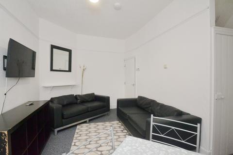 3 bedroom terraced house to rent, Carill Drive, Manchester M14