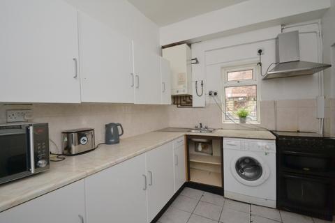 3 bedroom terraced house to rent, Carill Drive, Manchester M14