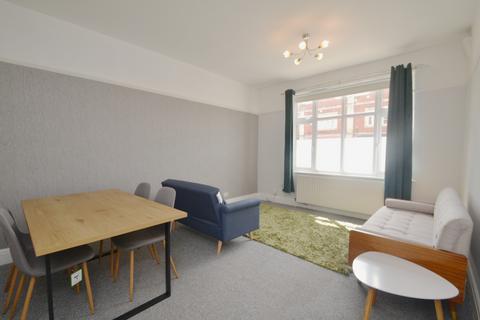 2 bedroom flat to rent, Kingswood Road, Manchester M14