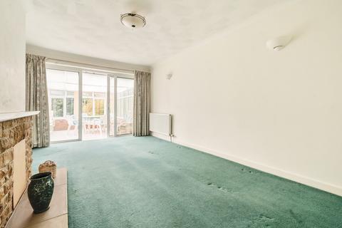 19 Barton Way, Bracklesham Bay, Chichester, PO20 8JD