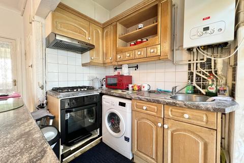 Flat share to rent, North Circular Road, Palmers Green, N13