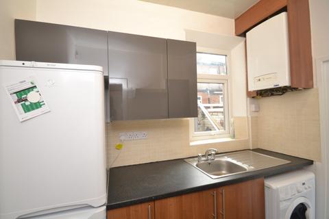 3 bedroom terraced house to rent, Parkfield Street, Manchester M14