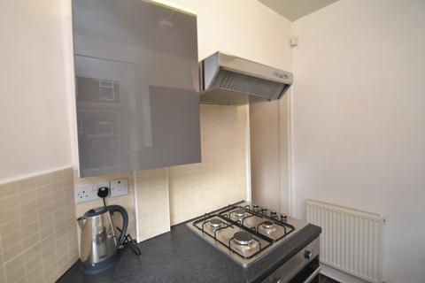 3 bedroom terraced house to rent, Parkfield Street, Manchester M14