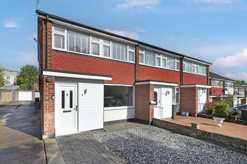 1 Cedar Close, Buckhurst Hill, IG9 6EJ