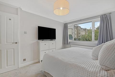 1 Cedar Close, Buckhurst Hill, IG9 6EJ