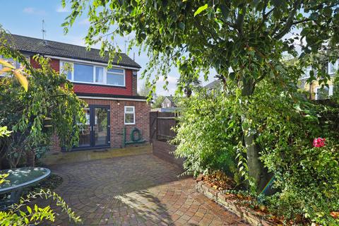 1 Cedar Close, Buckhurst Hill, IG9 6EJ