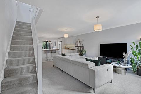 1 Cedar Close, Buckhurst Hill, IG9 6EJ