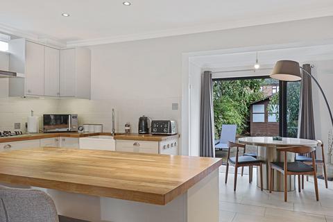 1 Cedar Close, Buckhurst Hill, IG9 6EJ