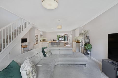 1 Cedar Close, Buckhurst Hill, IG9 6EJ