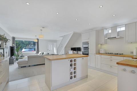 1 Cedar Close, Buckhurst Hill, IG9 6EJ
