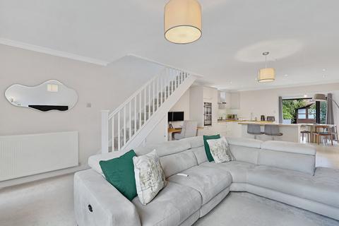 1 Cedar Close, Buckhurst Hill, IG9 6EJ