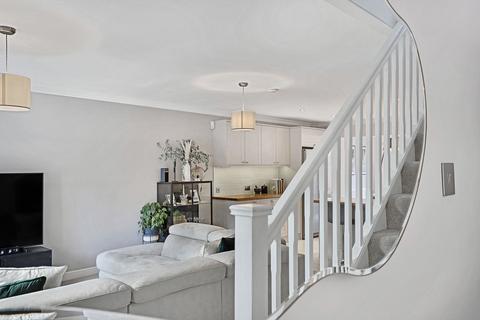 1 Cedar Close, Buckhurst Hill, IG9 6EJ