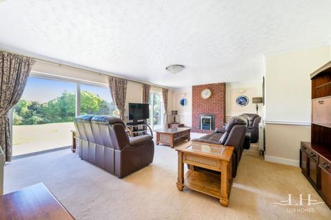 5 Newman Close, Hornchurch, RM11 2TD