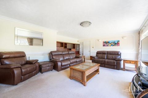 5 Newman Close, Hornchurch, RM11 2TD