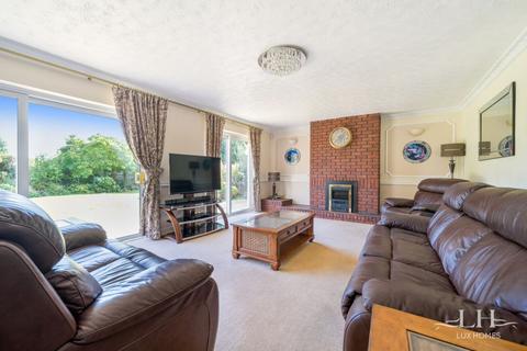 5 Newman Close, Hornchurch, RM11 2TD