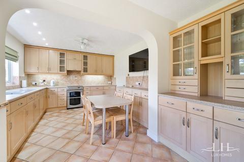 5 Newman Close, Hornchurch, RM11 2TD