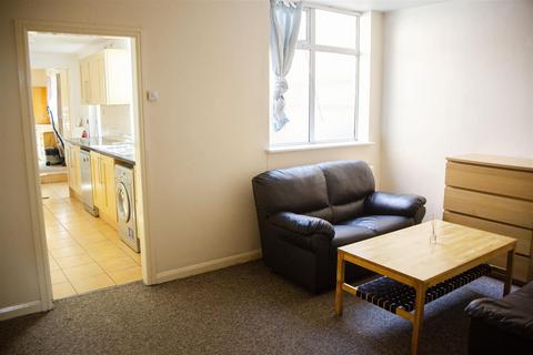 2 bedroom flat to rent, Raddlebarn Road, Birmingham B29