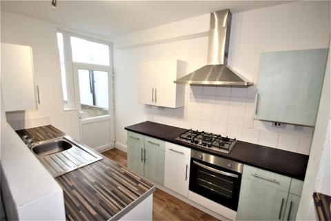 4 bedroom terraced house to rent, Fawcett Road