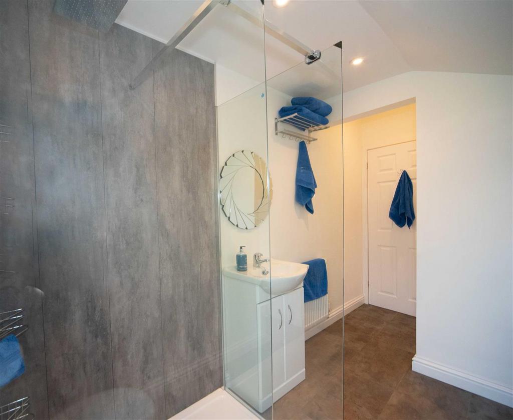 019 bathroom 01 copy